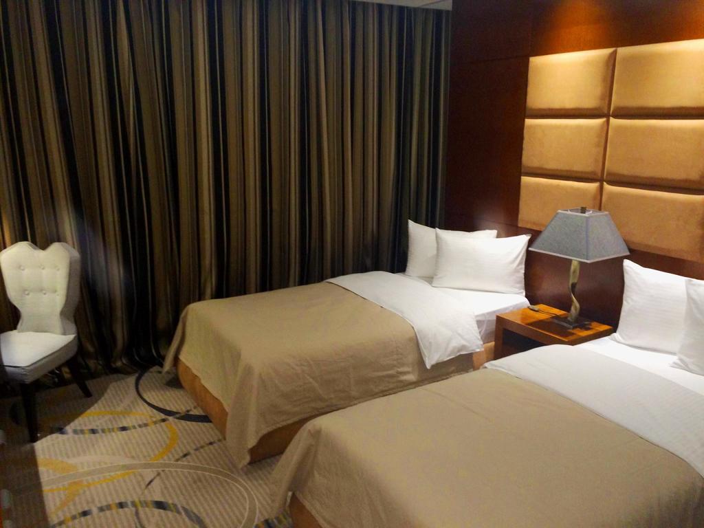 Royal Plaza Hotel And Casino Kapchagay Room photo