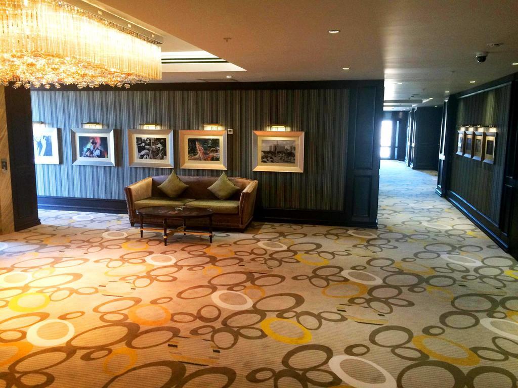 Royal Plaza Hotel And Casino Kapchagay Exterior photo