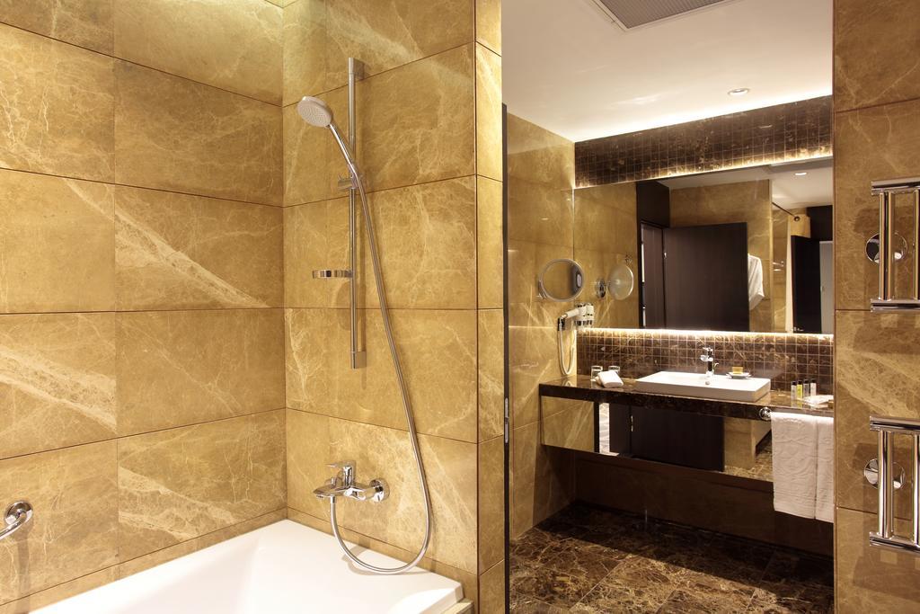 Royal Plaza Hotel And Casino Kapchagay Room photo